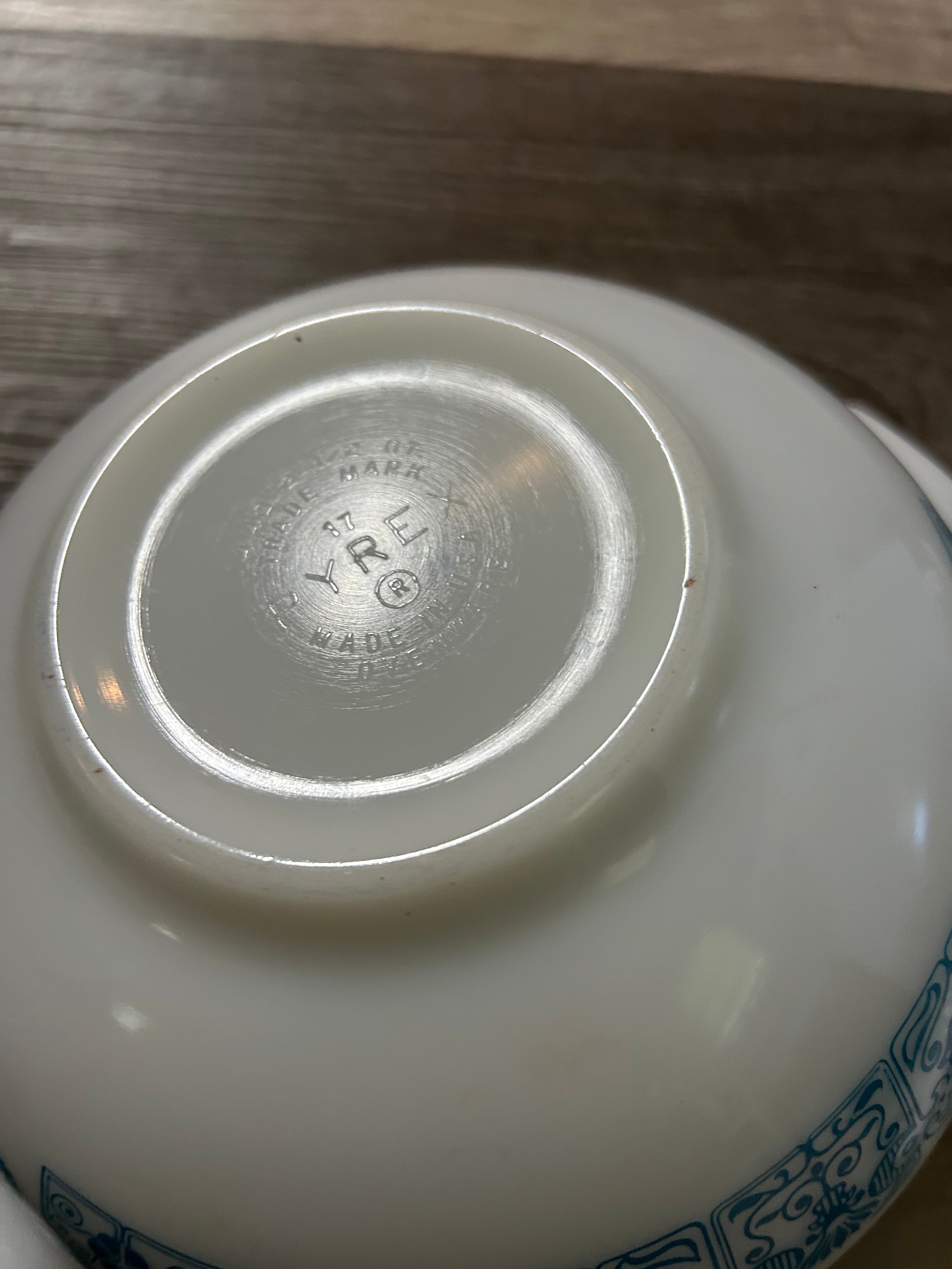 Vintage Pirex #443 Cinderella Bowl 2.5 Quarts