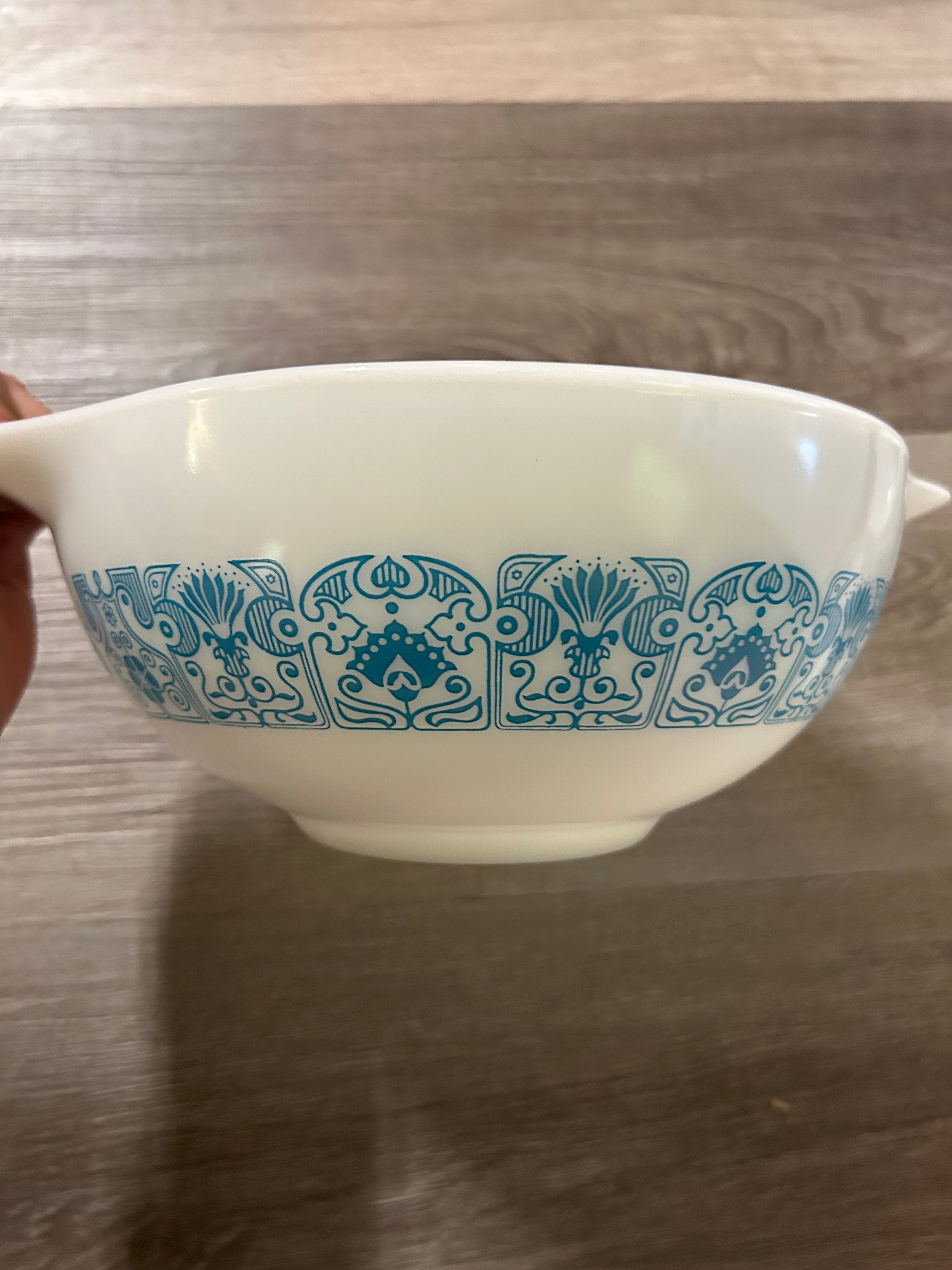 Vintage Pirex #443 Cinderella Bowl 2.5 Quarts